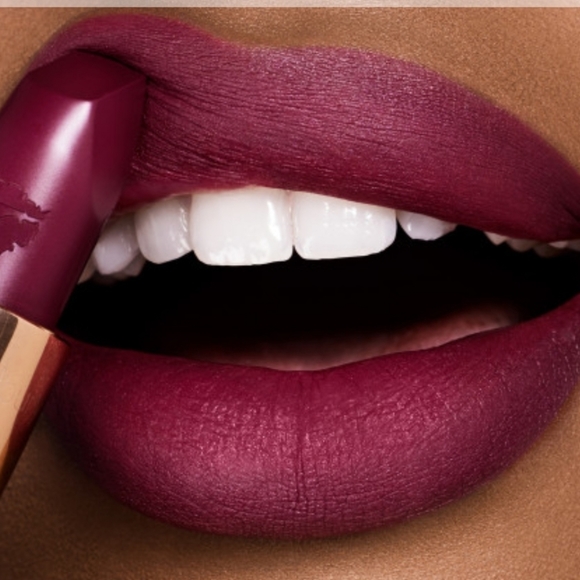 Charlotte Tilbury Hot Lips Hells Bells Lipstick - Picture 3 of 10